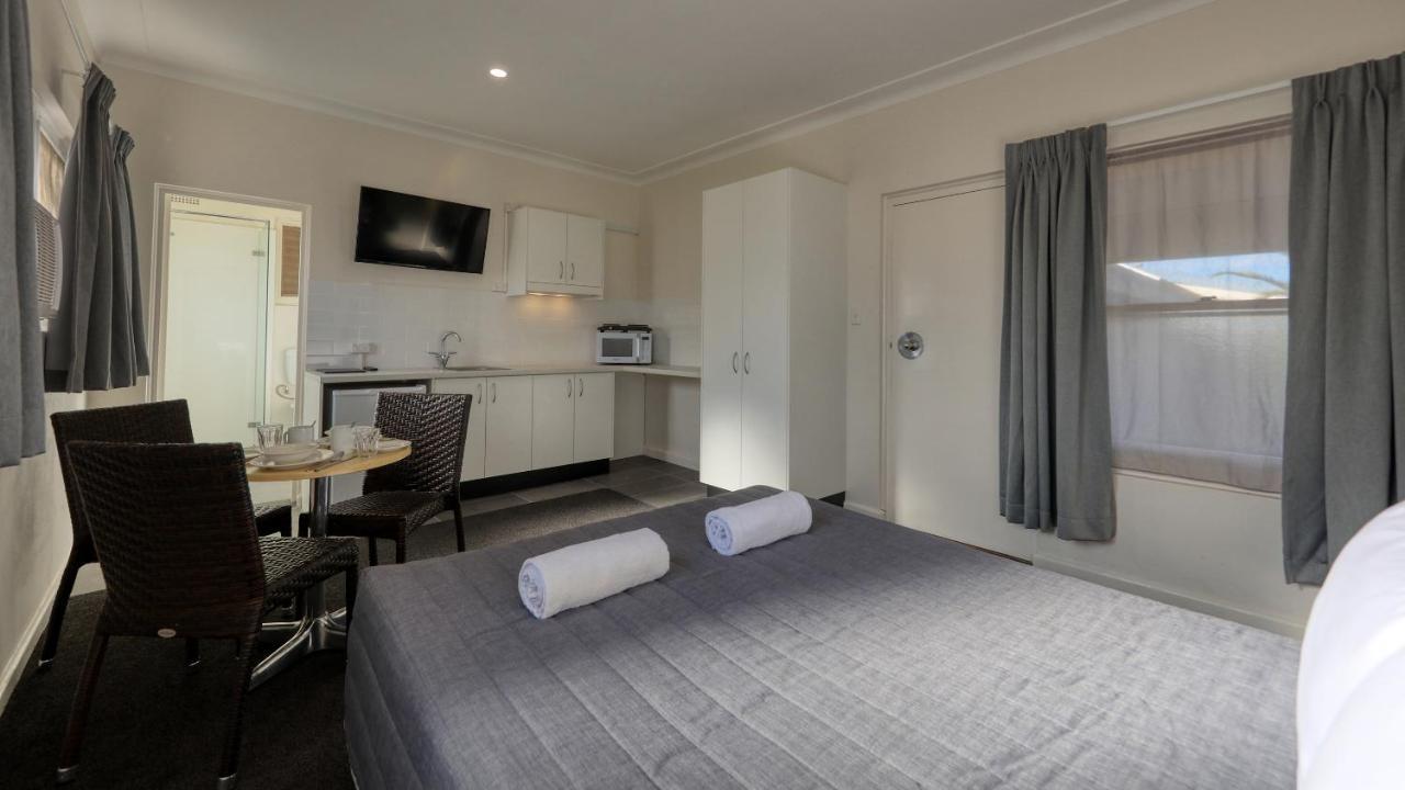 Cowra Motor Inn Exterior photo